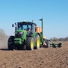 Amazone Einzelkornsämaschine bei der Maisaussaat